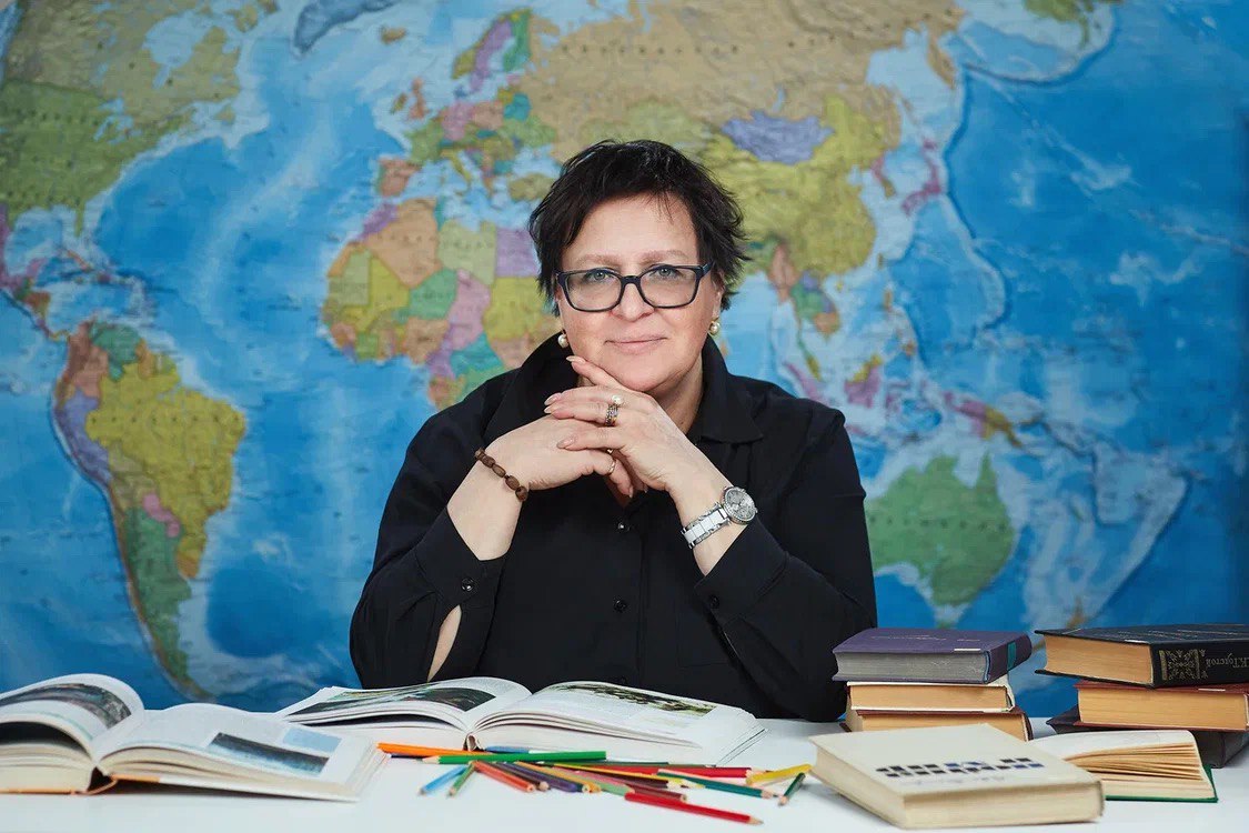 Елена Карапетова — репетитор начальных классов в Москве, 40 лет педагогического стажа